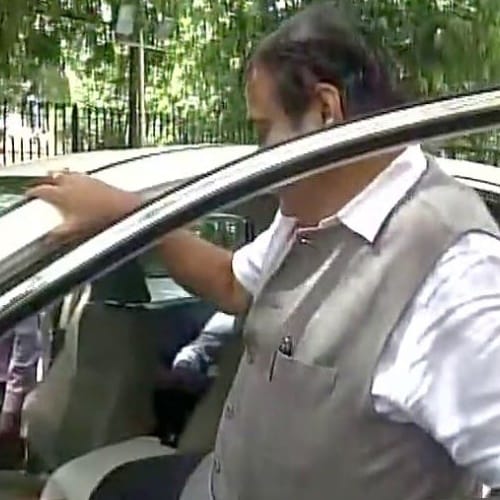Red Beacon 'Lal Batti' Banned From May 1, Leaders remove lal batti voluntarily