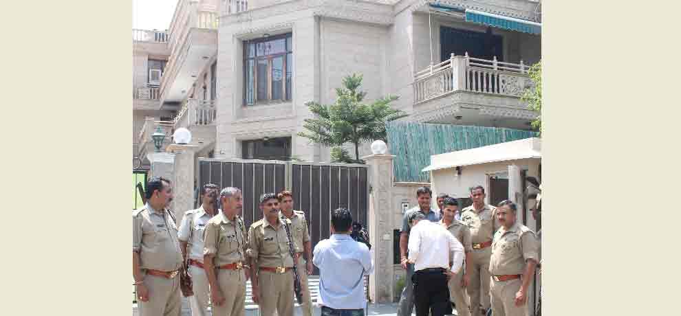 former OSD Yashpal tyagi gets 1 lakh salary, use to convoy of luxury cars
