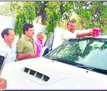 Social welfare minister gets red light