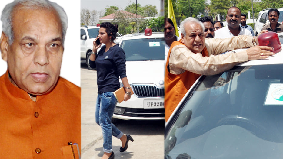 red light removed from car by minister satyadev pachauri