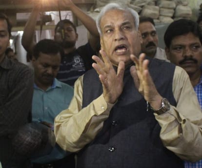sudden inspection of UP minister satyadev pachori in khadi board office.