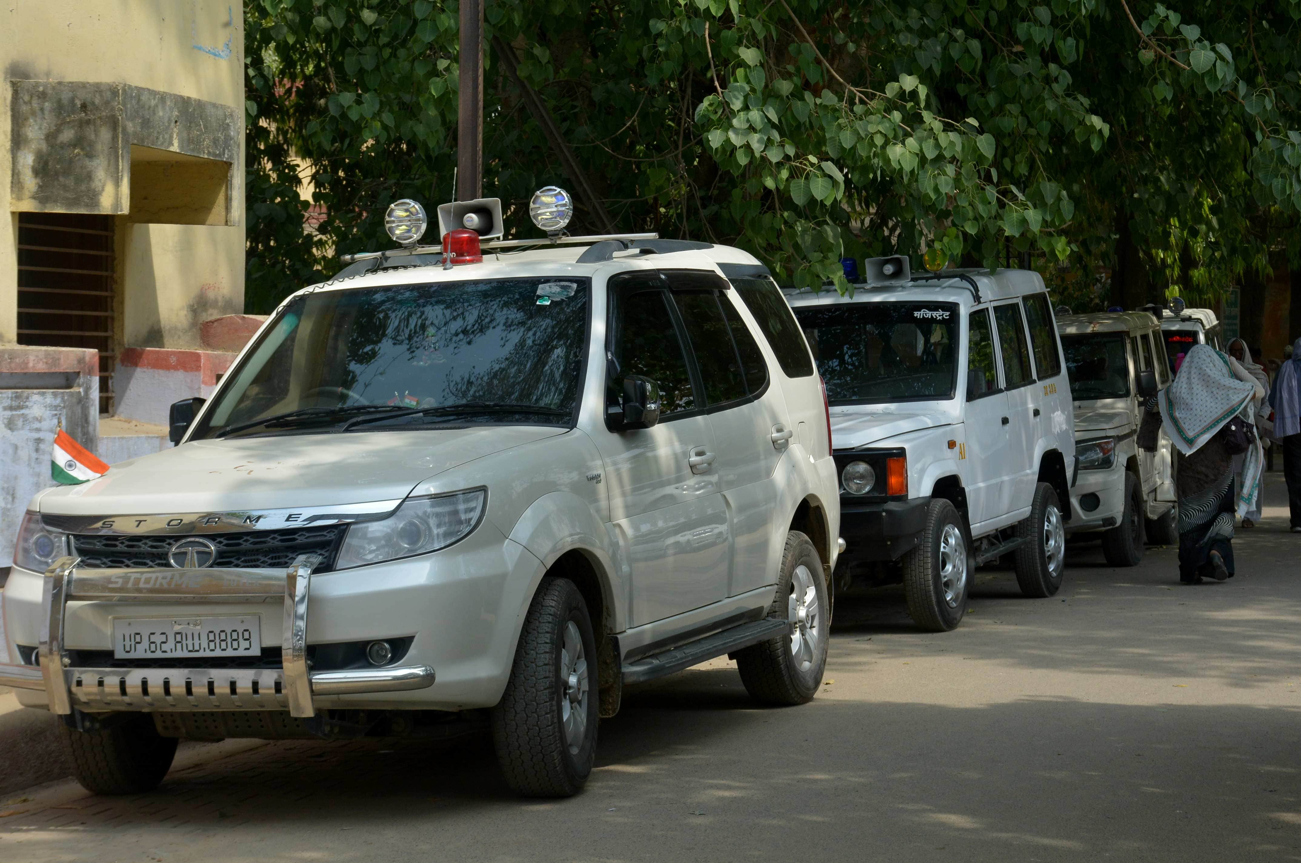 prime minister narendra modi decison to ban vip cultureraised problems of officers, mla and mp