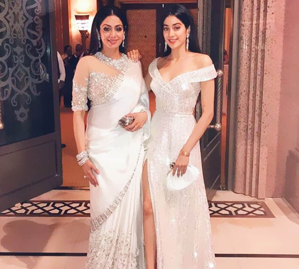 Sridevi daughter Jhanvi Kapoor SHAKES HER BOOTY while PARTYING with friends