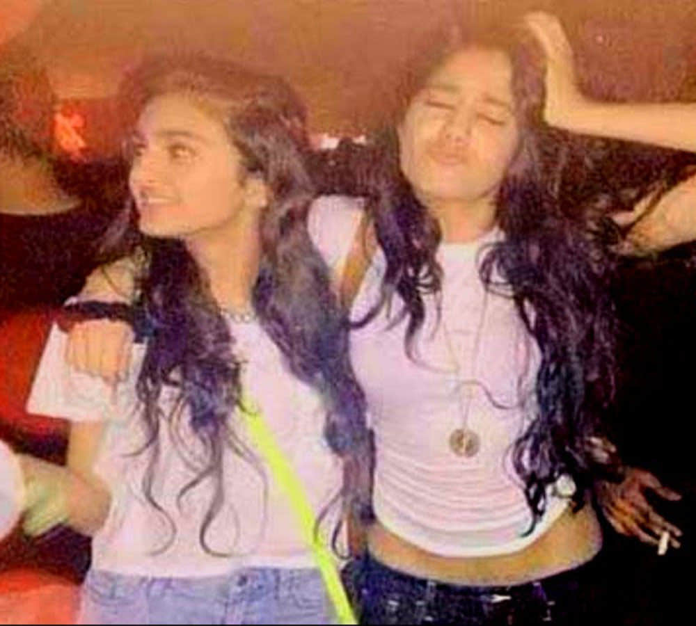 Sridevi daughter Jhanvi Kapoor SHAKES HER BOOTY while PARTYING with friends