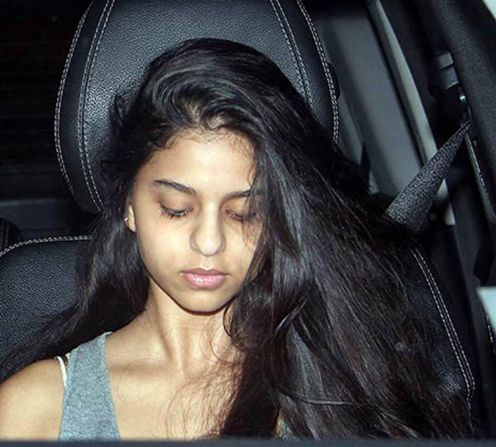 shahrukh khan daughter suhana and siddharth malhotra spotted outside Karan Johar’s house