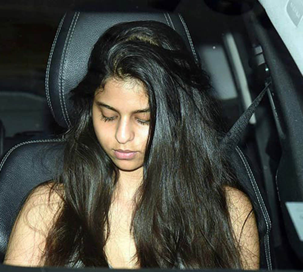 shahrukh khan daughter suhana and siddharth malhotra spotted outside Karan Johar’s house