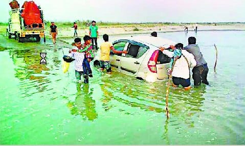 Sharda river water level increases