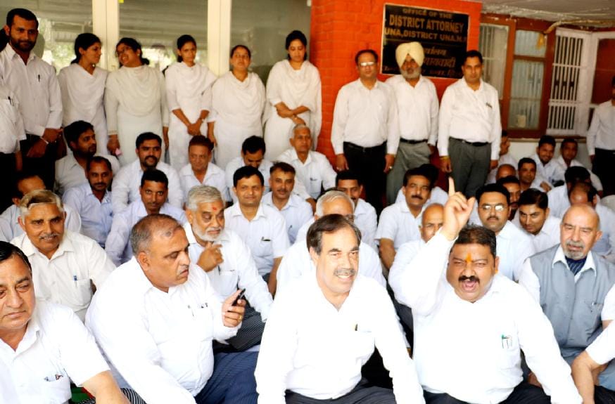 strike of advocates in UNa