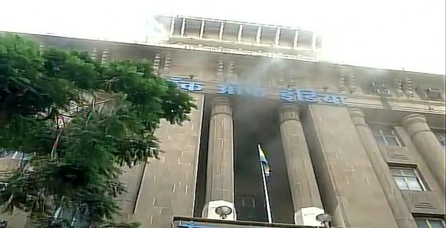 Mumbai: Bank of India building catches fire in Fort area