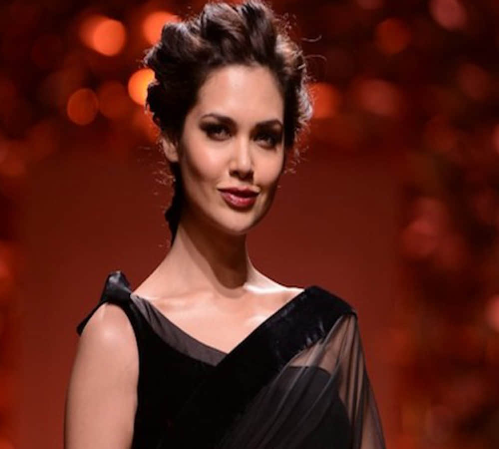 esha Gupta's reaction on Salman's shirtless dance