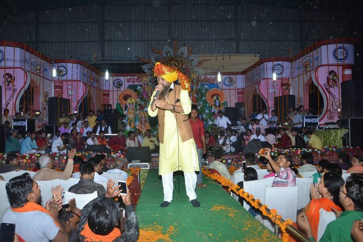 meree ankhiyon ke saamane hee rahana maan sheron vaalee...