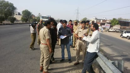 Thousands of miscreants caught on the highway, near the border of Shahjahanpur