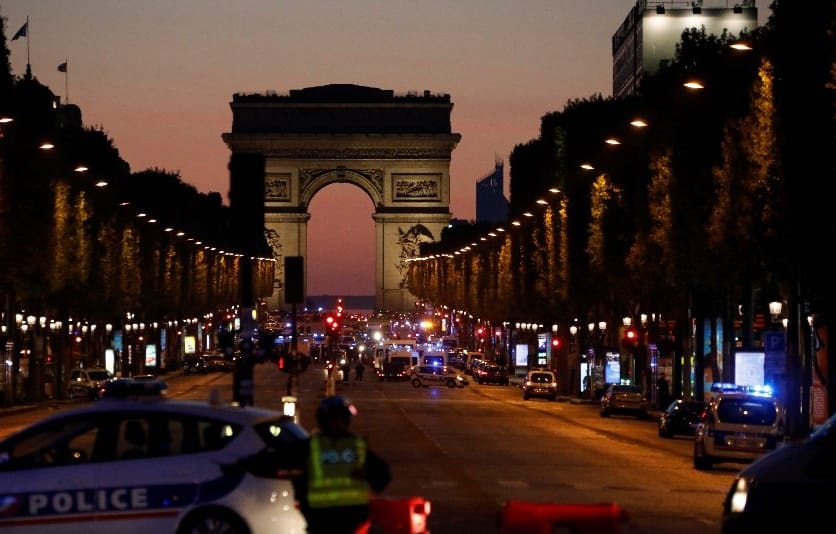 One policeman killed after shooting incident in Paris