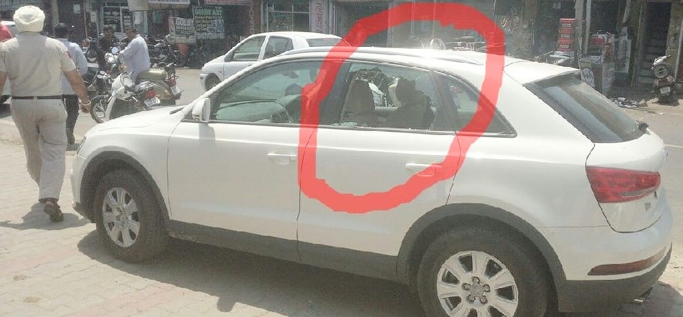 miscreants looted 1 lakh rupee cash from car