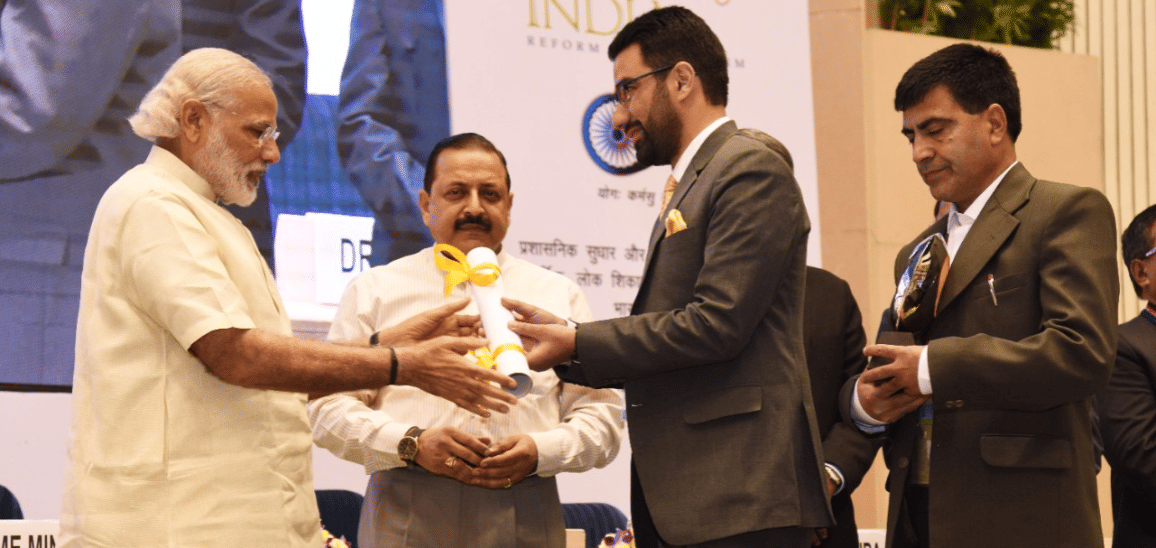 सिविल सर्विस डे पर पीएम मोदी ने अफसरों को सम्मानित किया