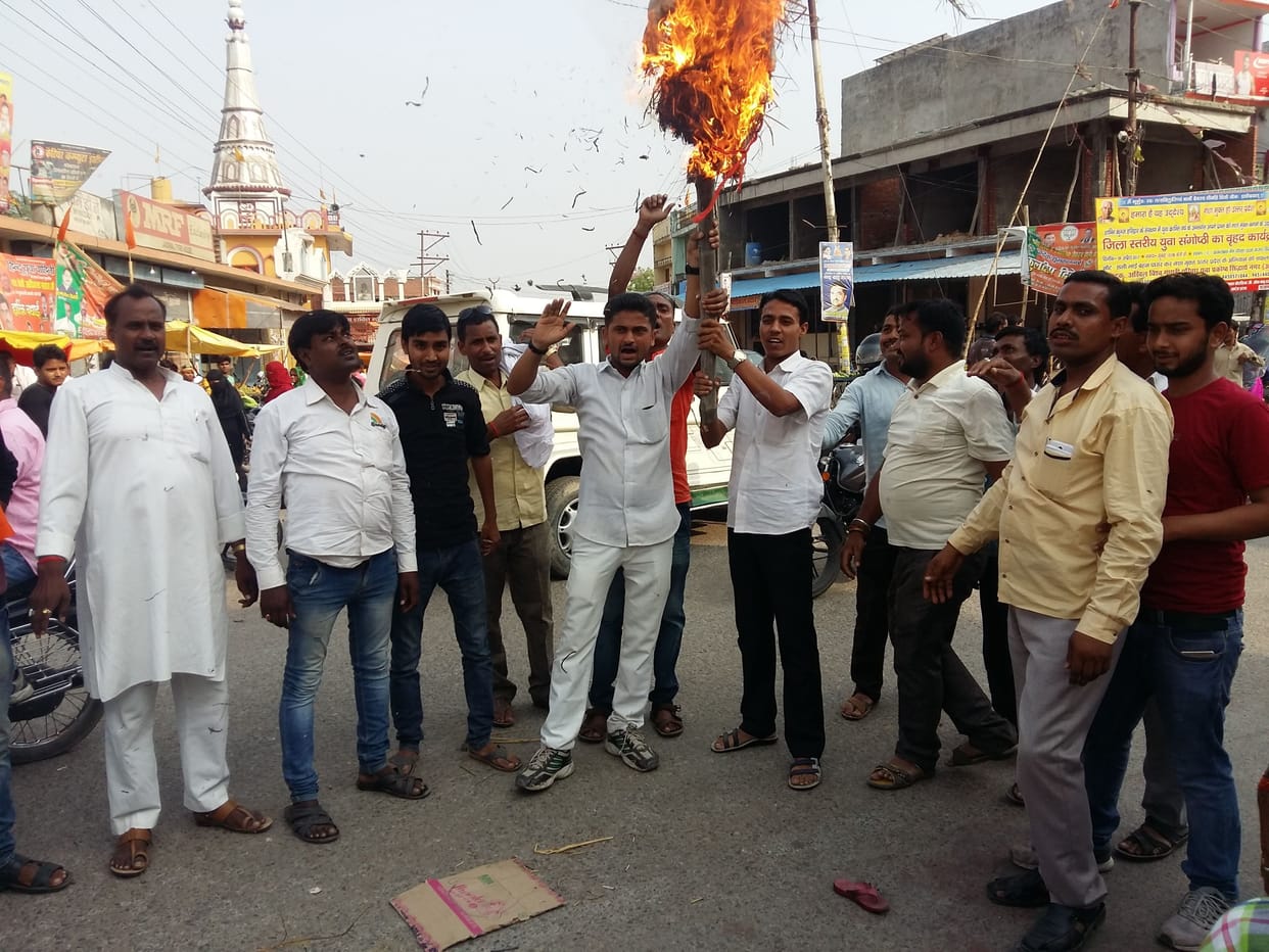 BJP paws blast Pak PM's effigy