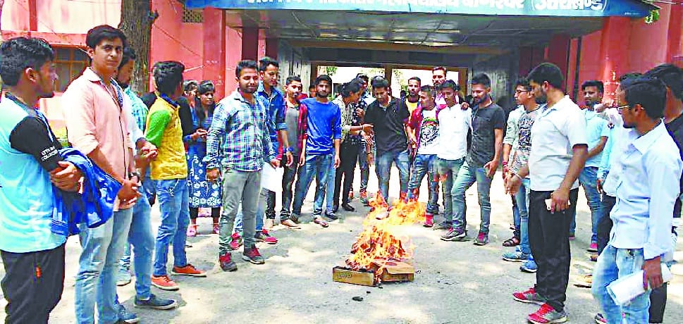 Students Union flagged the effigy of Principal