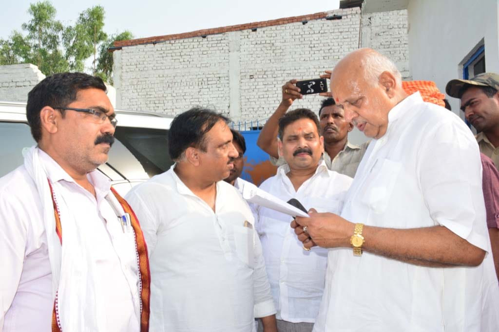 Yogi's ministers in action, do not try to grab the rights of farmers.