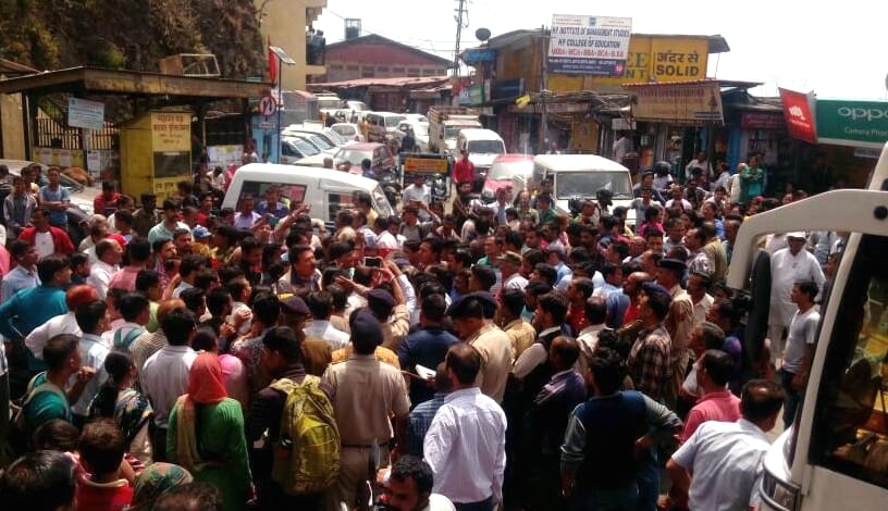 Chakka Jam at Tutu on After Water Crisis in Shimla city.