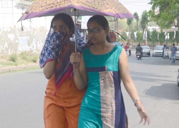 weather forecast in april month in lucknow