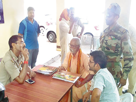Captured the old parents of the army, took possession of the house