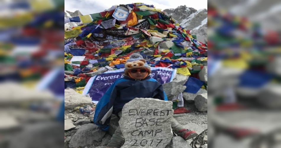 4 year boy wandered tricolor on the Everest base