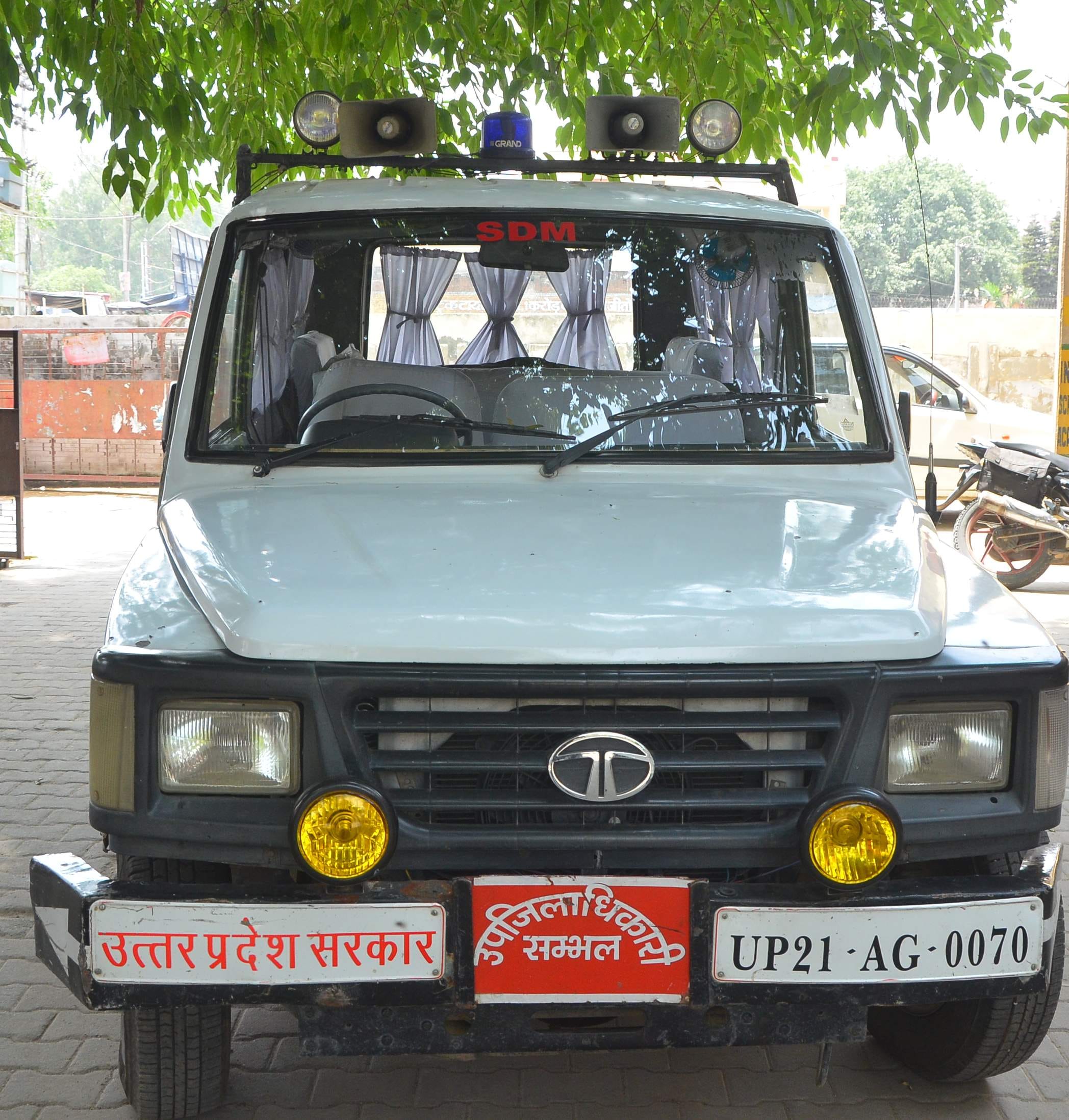 CM Yogi blue beacon removal order opposed by officers 