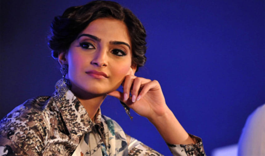 Sonam Kapoor Got Trolled On Twitter Over National Anthem Line In Her Blog On Internet Trolls