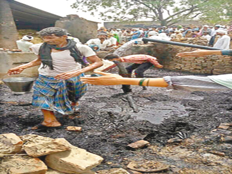 12 houses burnt by the spark of the stove