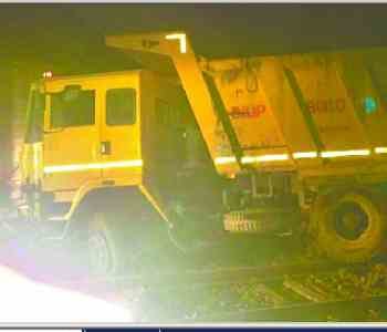 Dumpers trapped in the railroad, 1.5 hours standing trains