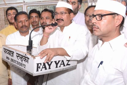 congress Worker fight during meeting in roorkee