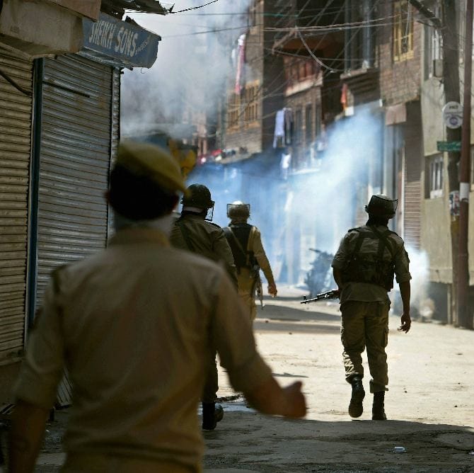 kashmir unrest continues on friday