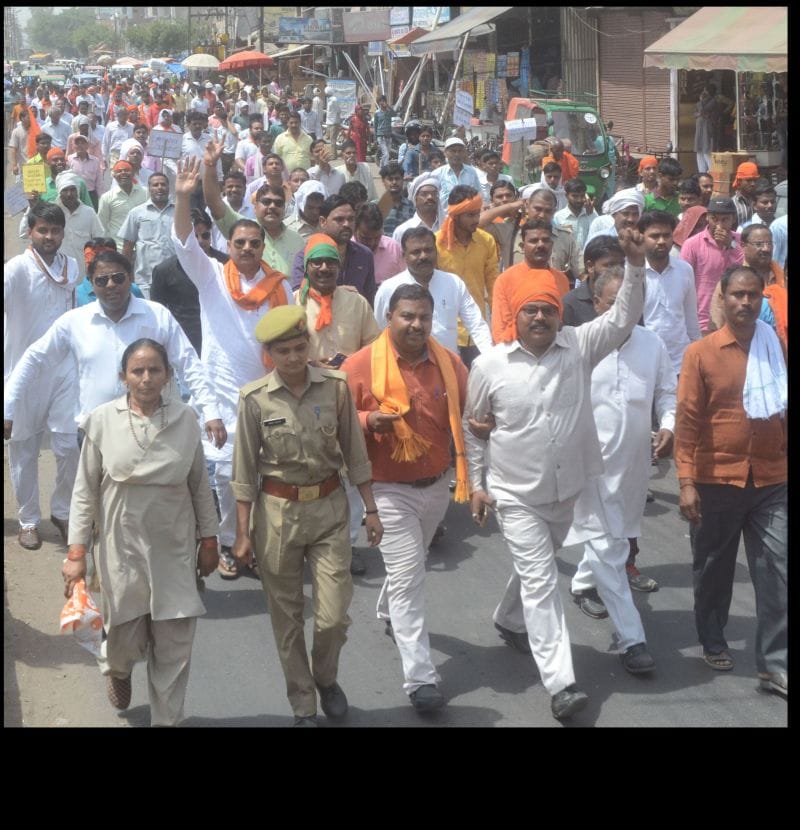 aareses ka shaheed paark mein pradarshan