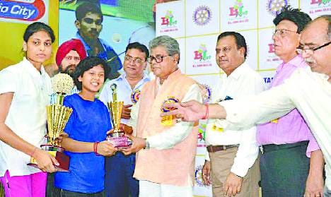 Maharishi, Girls in Senior Boys Win GPM's shuttlechers