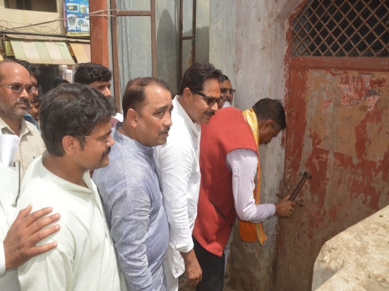 mla broke the lock of toilet with hammer