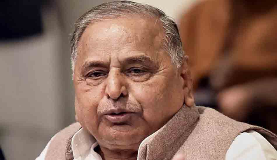 mulayam singh yadav likes jalebi of etawah
