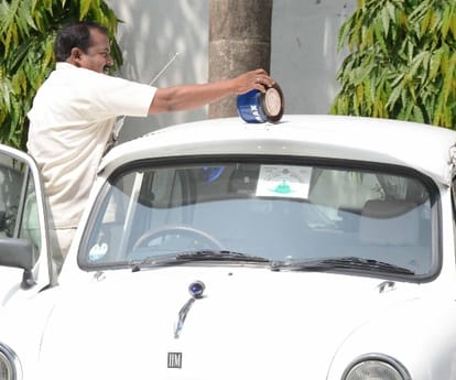  CM and ministers removed their red beacon.