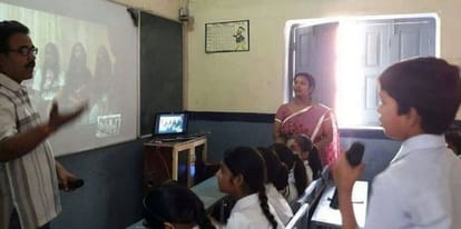 teachers give e education to childrens in haridwar