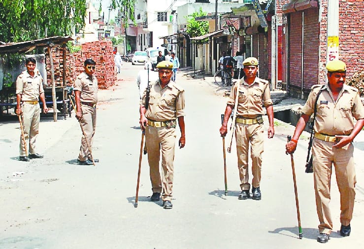 Second Day curfew-like silence in sadak dudhle