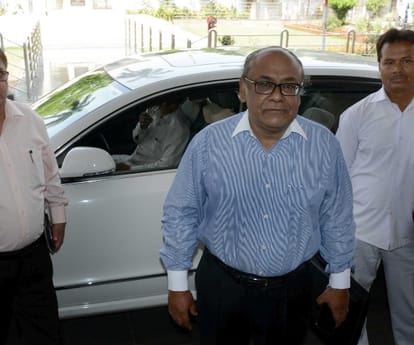  CM and ministers removed their red beacon.
