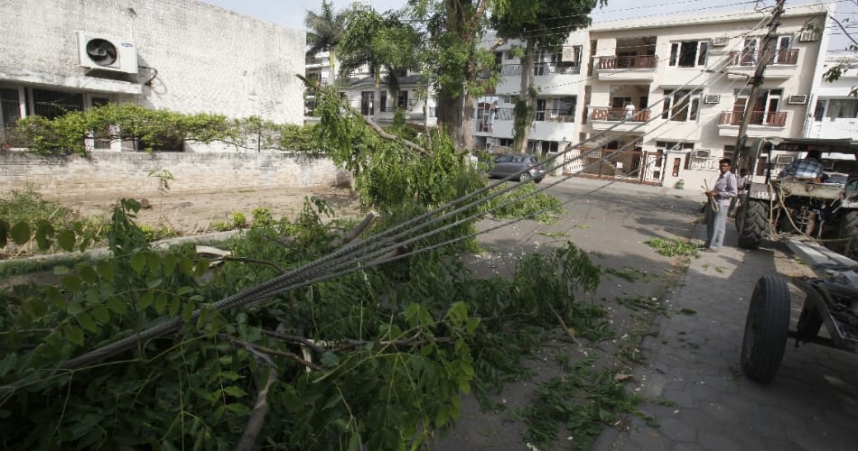 Strong wind, dust storm bring down Chandigarh temperature