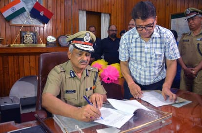 UP DGP sulkhan singh addresses media in Lucknow.