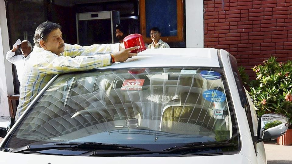 ministers, mla removing red lights on their cars