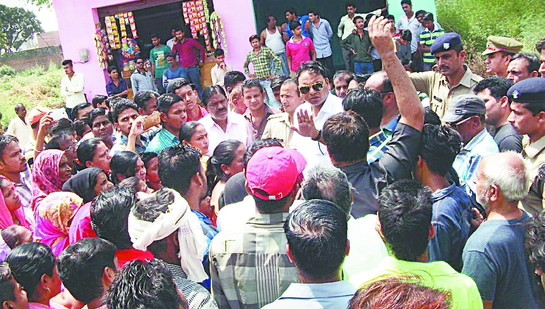 women raids on wine shop 