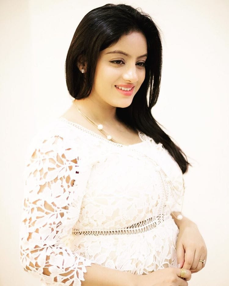 star plus show diya aur baati hum sandhya fame deepika singh goel share pregnancy bump on instagram
