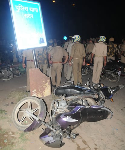 police registered Case on 450 workers of Hindu organizations in Agra