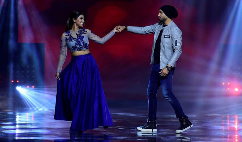 Harbhajan Singh Along With Wife Geeta Basra Does A Romantic Dance In Nach Baliye 8