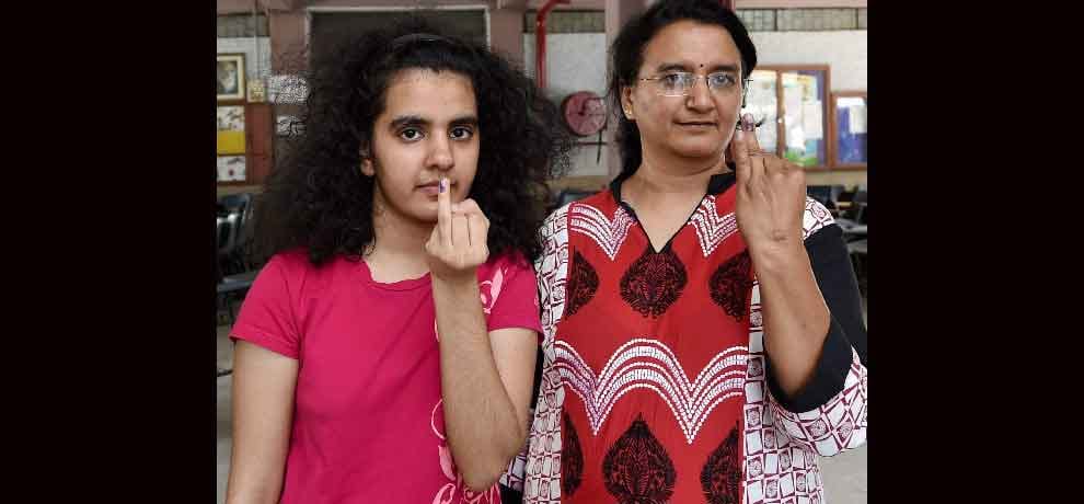 deepali came from london to vote for mcd election and reveals a secret