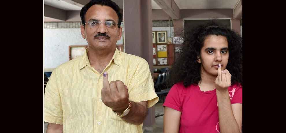 deepali came from london to vote for mcd election and reveals a secret