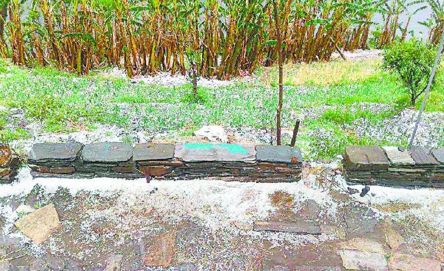 Heavy hail in many parts of Pithoragarh district